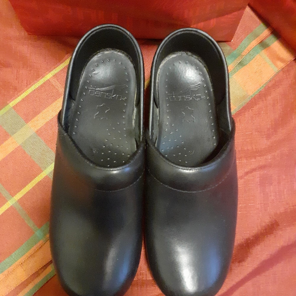 Professional nursing shoes